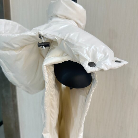 This Moncler white down vest features a mini-puffy design, offering warmth and c - Picture 4 of 8